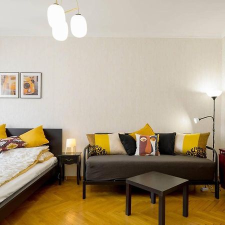 Appartamento Lonyay Gellert View 2Br Budapest Esterno foto