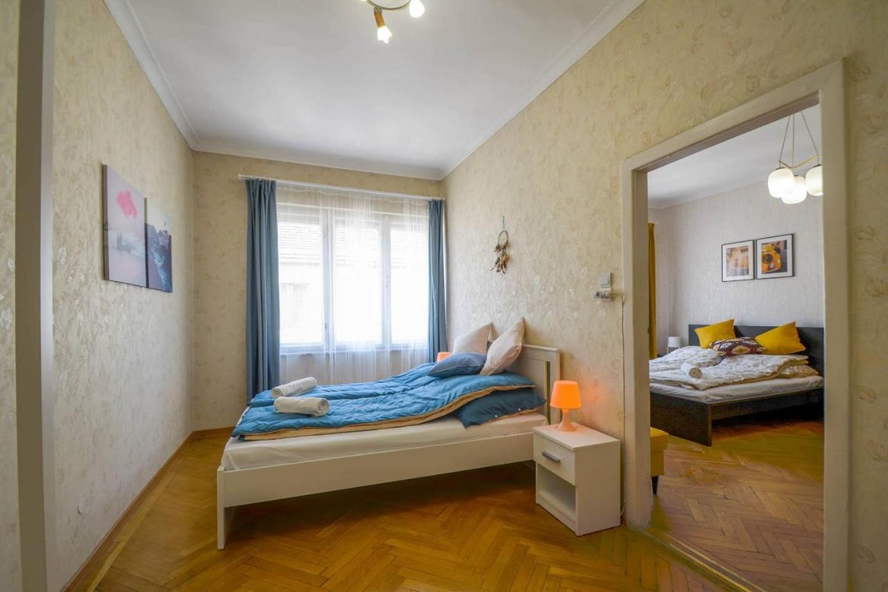 Appartamento Lonyay Gellert View 2Br Budapest Esterno foto