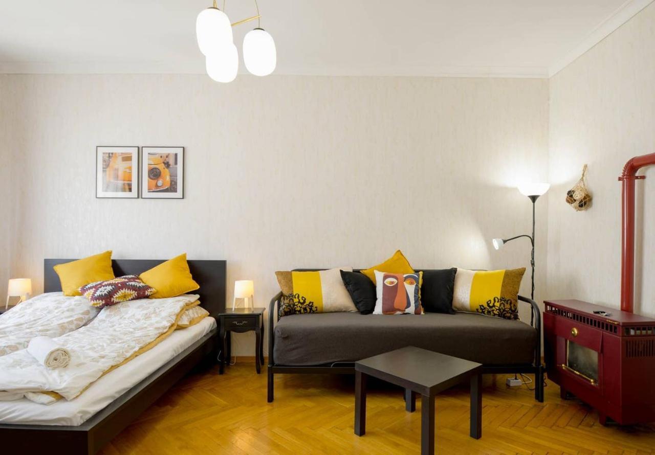 Appartamento Lonyay Gellert View 2Br Budapest Esterno foto
